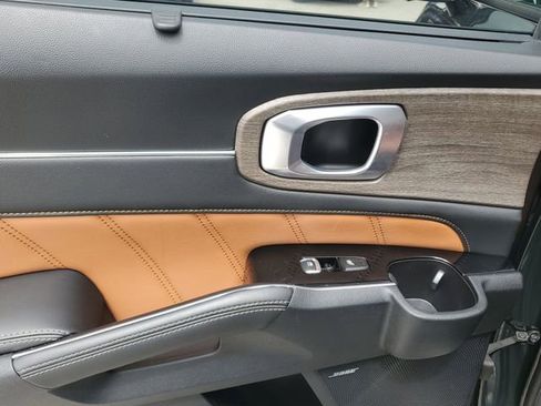 Used 2023 Kia Sorento SX Prestige image 10