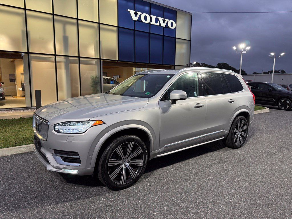 Used 2024 Volvo XC90 B5 Plus AWD/4WD image 2