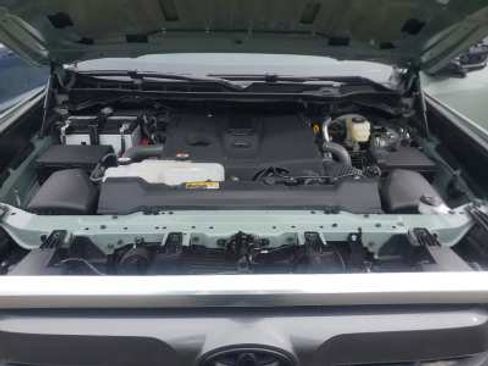 Used 2025 Toyota Tundra Limited AWD/4WD image 9