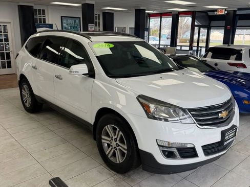 Used 2016 Chevrolet Traverse LT image 3