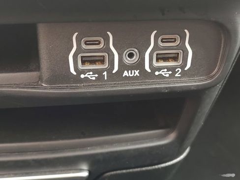 Used 2025 Chrysler Pacifica Select FWD image 34