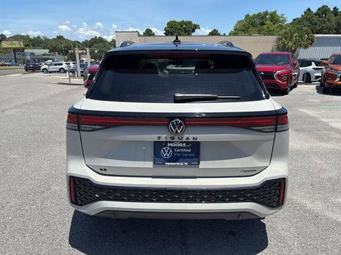 Certified 2025 Volkswagen Tiguan SE R-Line AWD/4WD image 7
