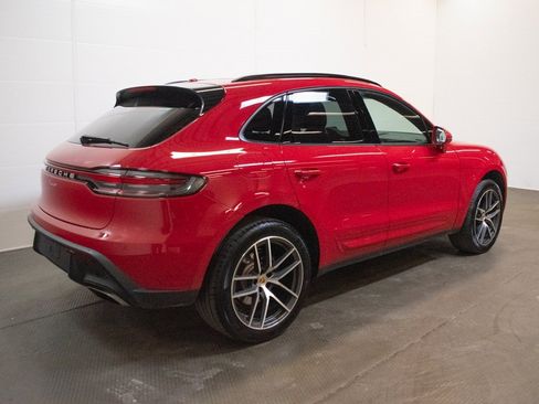 Certified 2025 Porsche Macan image 8