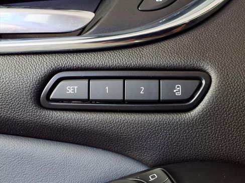 Used 2024 Buick Enclave Premium image 9