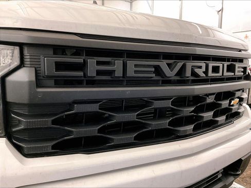 Used 2024 Chevrolet Silverado 1500 Custom AWD/4WD image 29