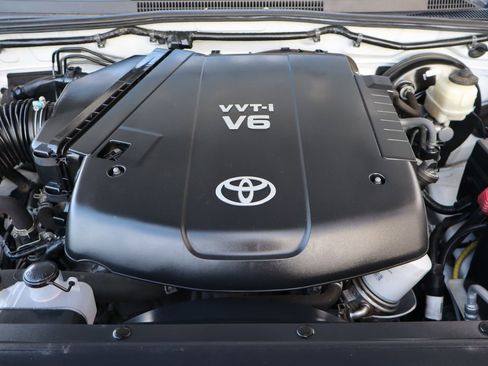 Used 2014 Toyota Tacoma PreRunner image 39