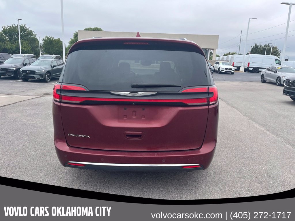Used 2021 Chrysler Pacifica Touring-L FWD image 6