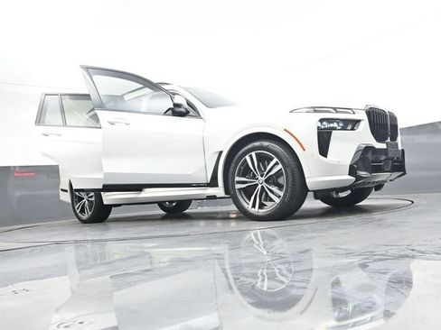 Used 2025 BMW X7 xDrive40i w/ M Sport Package AWD/4WD image 42