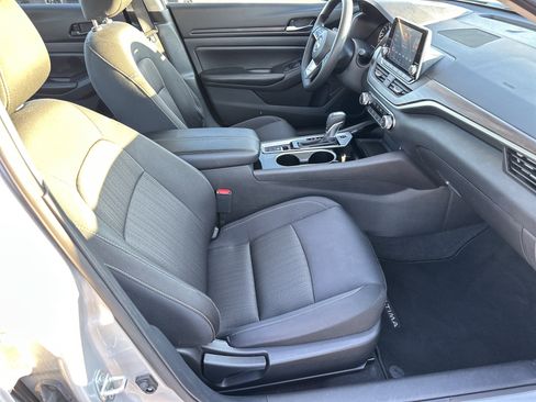 Used 2024 Nissan Altima 2.5 SV image 14