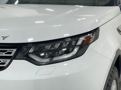 Used 2018 Land Rover Discovery HSE image 35