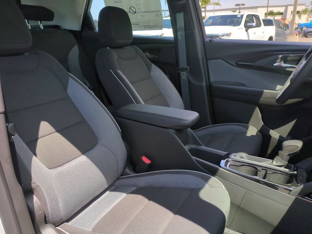 Used 2023 Chevrolet TrailBlazer LS FWD image 25
