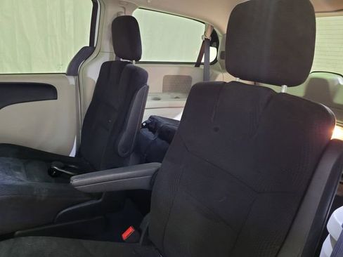 Used 2015 Chrysler Town & Country Touring w/ Driver Convenience Group image 45