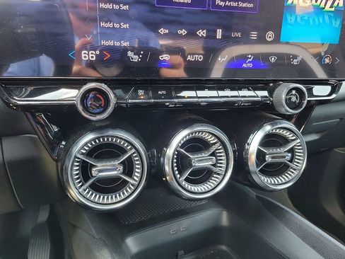 Used 2024 Chevrolet Blazer EV LT image 17