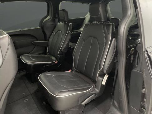 Used 2024 Chrysler Pacifica Limited w/ S Appearance Package image 31