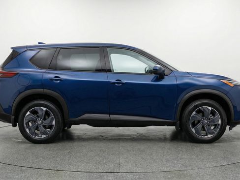 Used 2025 Nissan Rogue SV FWD image 11