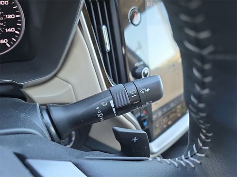 Certified 2025 Subaru Outback Limited image 26