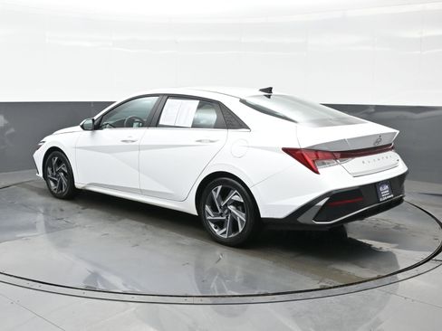 Certified 2025 Hyundai Elantra Limited image 4