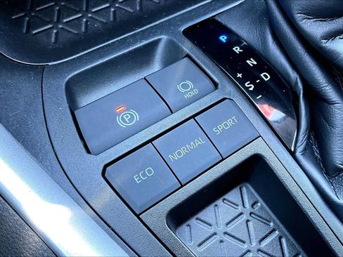 Certified 2020 Toyota RAV4 LE w/ Carpet Mat Package FWD image 34