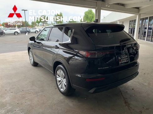 New 2025 Mitsubishi Outlander ES image 5