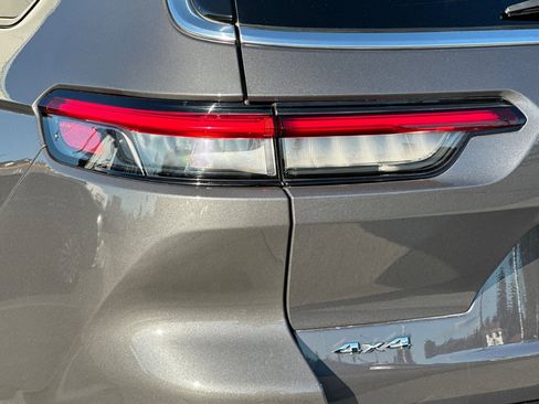 Used 2024 Jeep Grand Cherokee L Laredo image 27