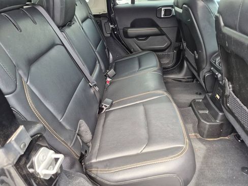 Used 2024 Jeep Wrangler Unlimited Sahara w/ Technology Group AWD/4WD image 25