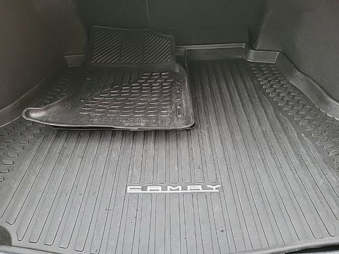 Used 2023 Toyota Camry SE w/ Cold Weather Package image 18