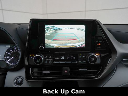 Used 2023 Toyota Highlander XLE image 5