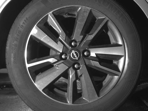 Used 2025 Nissan Versa SV image 15