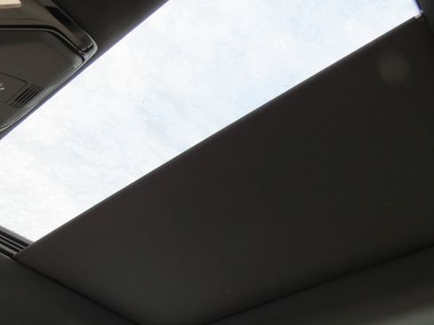 New 2025 BMW 330i Sedan w/ Convenience Package image 23