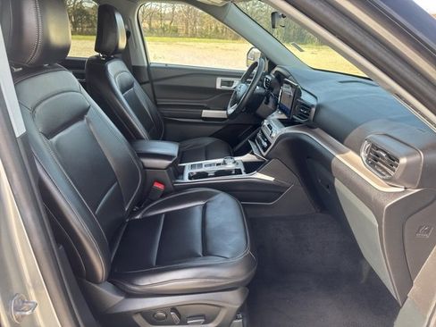 Used 2024 Ford Explorer XLT w/ Equipment Group 202A image 24