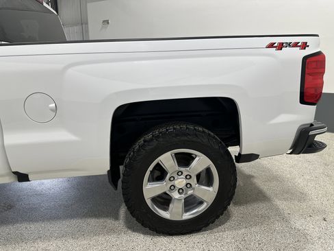Used 2018 Chevrolet Silverado 1500 LT w/ LT Convenience Package AWD/4WD image 8