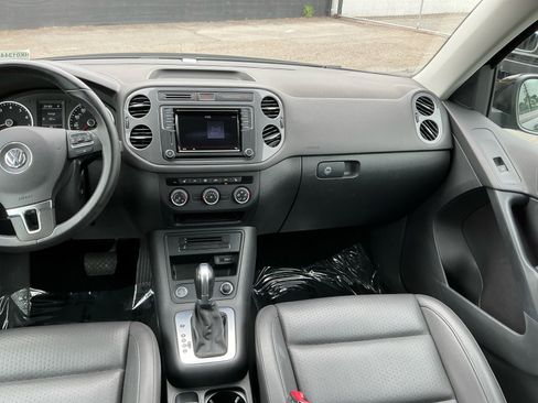 Used 2017 Volkswagen Tiguan S FWD image 16
