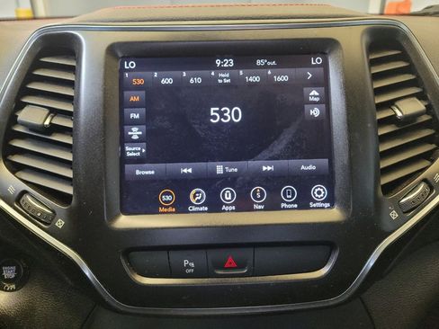 Used 2019 Jeep Cherokee Trailhawk w/ Comfort/Convenience Group AWD/4WD image 25