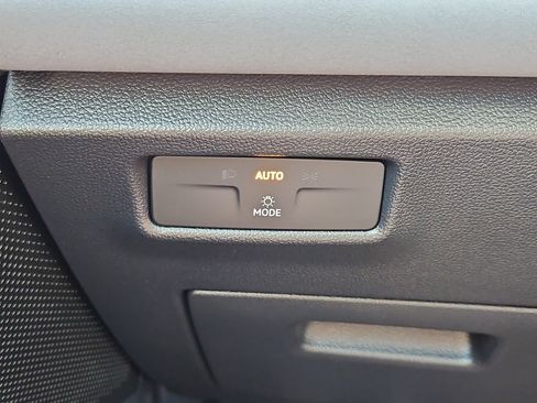 Certified 2026 Volkswagen Tiguan SE R-Line AWD/4WD image 11