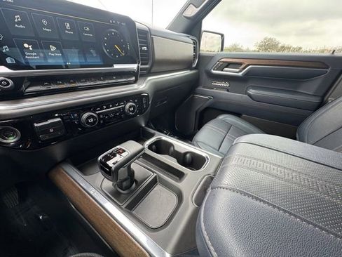 Used 2023 Chevrolet Silverado 1500 High Country w/ High Country Premium Package image 9