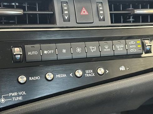 Used 2025 Lexus ES 300h w/ Premium Package FWD image 24