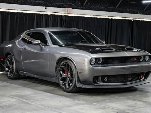 Used 2017 Dodge Challenger R/T RWD image 8