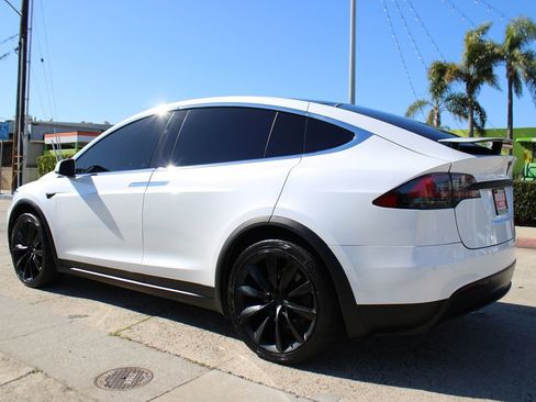 Used 2019 Tesla Model X Long Range image 3