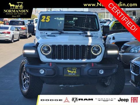 Certified 2025 Jeep Wrangler Unlimited Rubicon AWD/4WD image 2