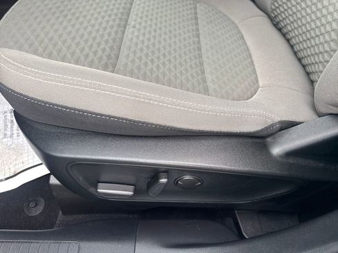 Used 2022 Ford Escape SE w/ SE Sport Appearance Package image 32