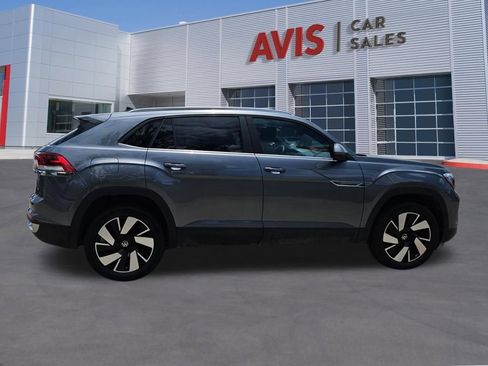 Used 2025 Volkswagen Atlas Cross Sport SE FWD image 7