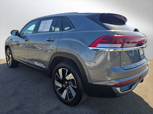Used 2025 Volkswagen Atlas Cross Sport SE FWD image 6