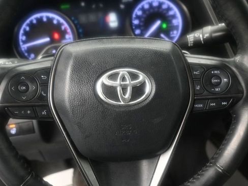 Used 2021 Toyota Camry SE w/ Cold Weather Package image 10