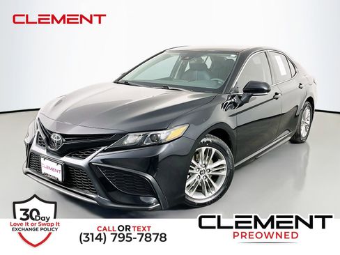 Used 2023 Toyota Camry SE FWD image 1