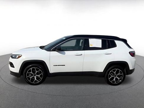 Used 2025 Jeep Compass Limited AWD/4WD image 9