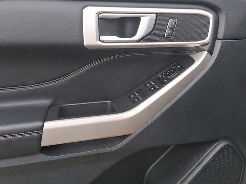 Certified 2022 Ford Explorer XLT w/ Class IV Trailer Tow Package image 12