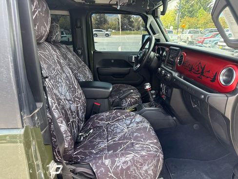 Used 2022 Jeep Wrangler Rubicon AWD/4WD image 11