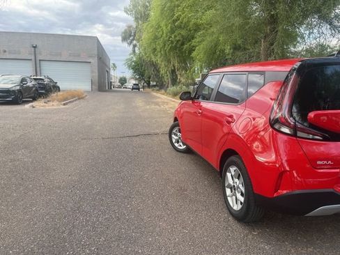 Used 2024 Kia Soul LX w/ Option Group 015 FWD image 5