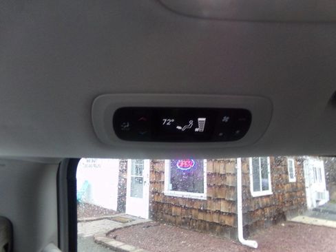 Used 2017 Chrysler Pacifica Touring-L image 28