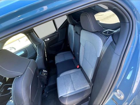 Used 2025 Volvo XC40 B5 Core AWD/4WD image 25